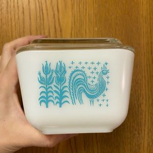 Pyrex Amish Butter Print 501 w lid